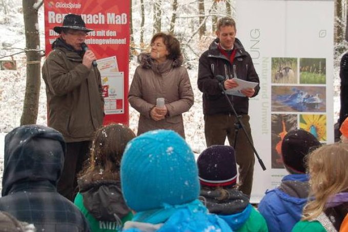 Umweltministerin Margit Conrad, der Geschäftsführer der Stiftung Jochen Krebühl und Bürgermeister Brengmann eröffnen des Haselmausfest.